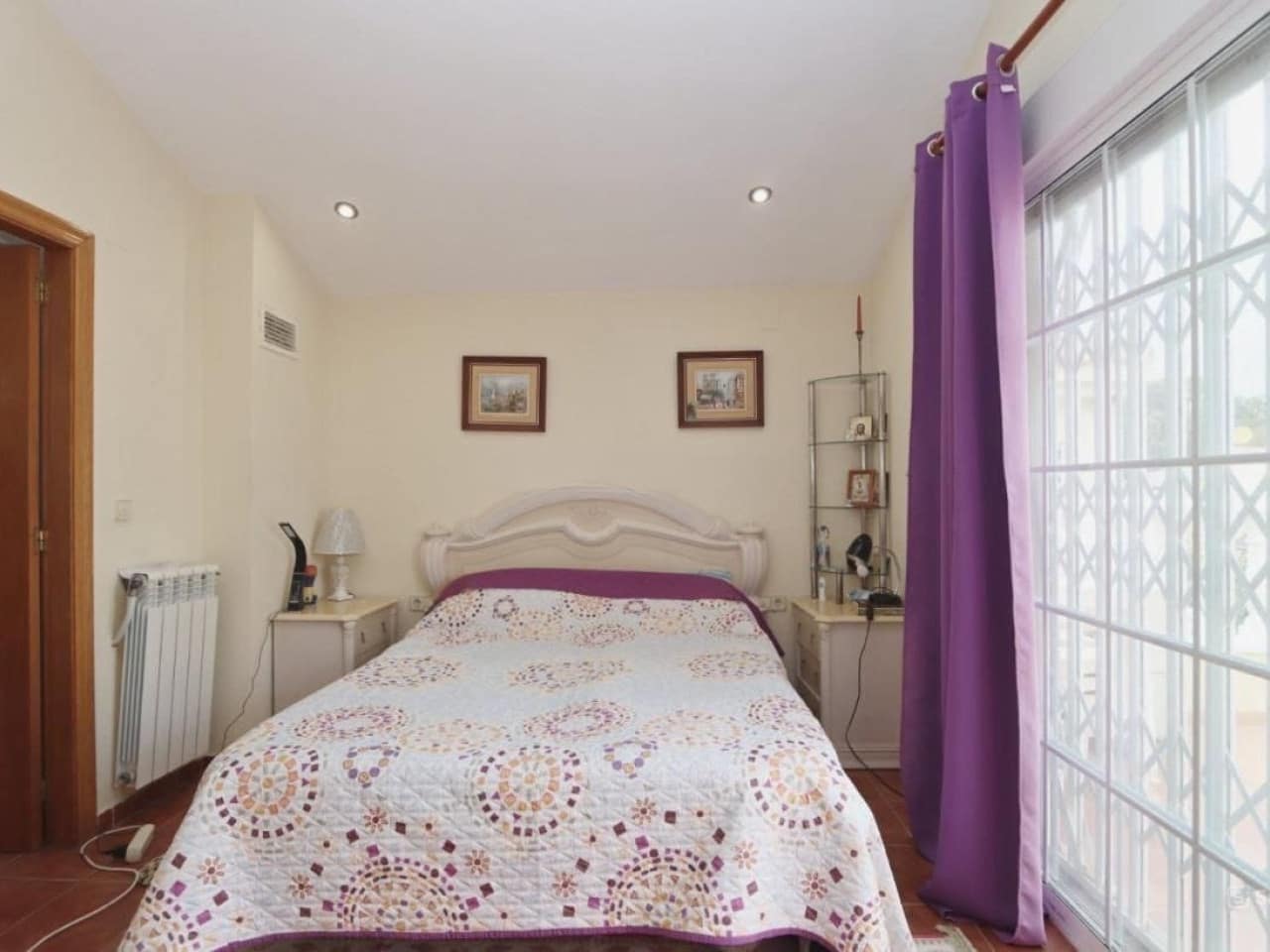 4 makuuhuone Huvila myytävänä paikassa Playa Flamenca mukana uima-altaan 
autotalli - 580 000 € (Ref: 9638904)