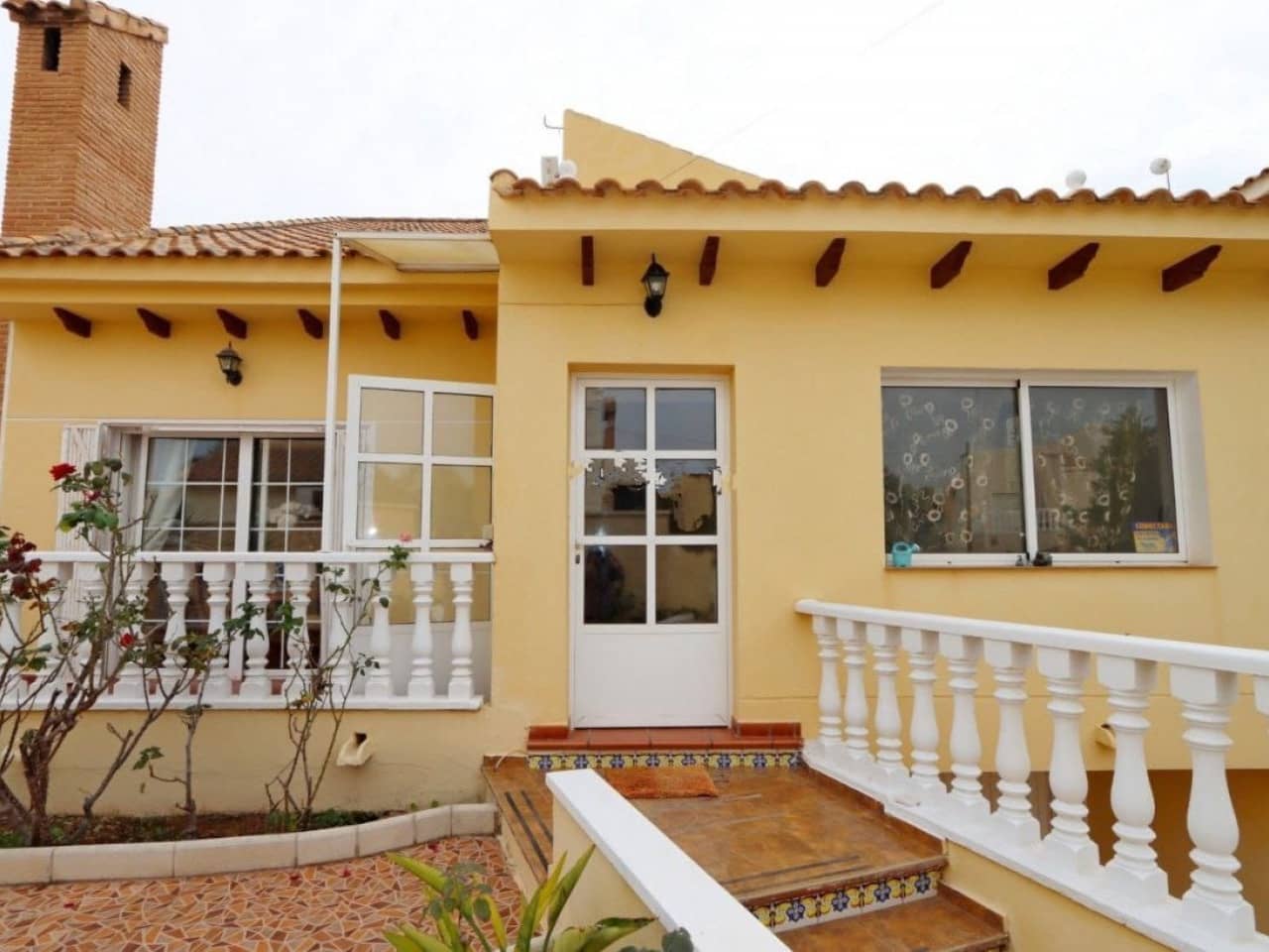 4 makuuhuone Huvila myytävänä paikassa Playa Flamenca mukana uima-altaan 
autotalli - 580 000 € (Ref: 9638904)