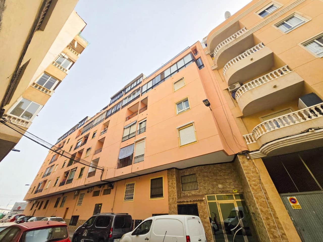 Apartment zu verkaufen in Torrevieja mit Pool - 99.500 € (Ref: 9650823)