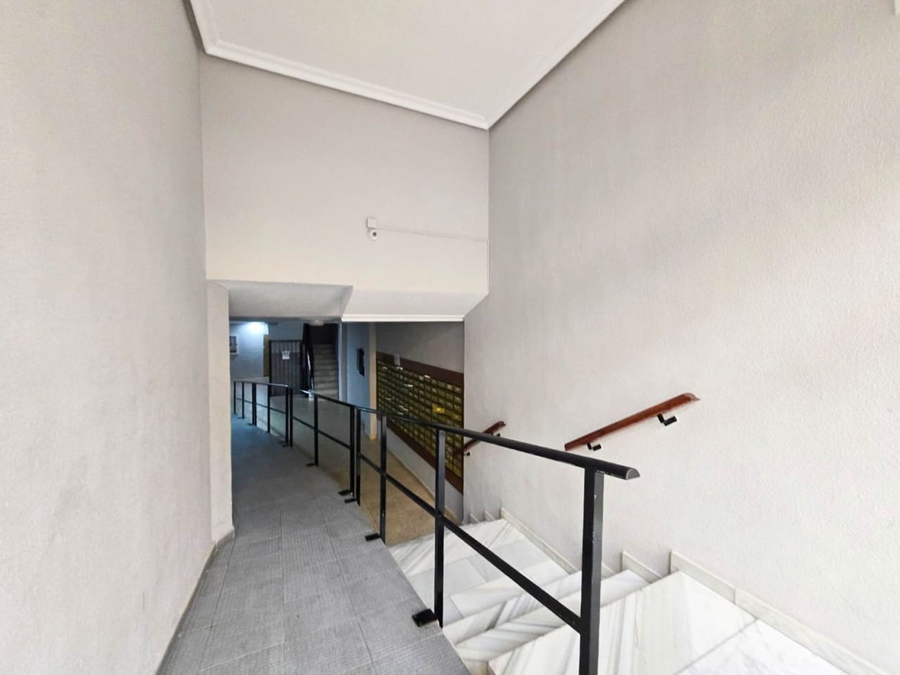 Apartment zu verkaufen in Torrevieja mit Pool - 99.500 € (Ref: 9650823)