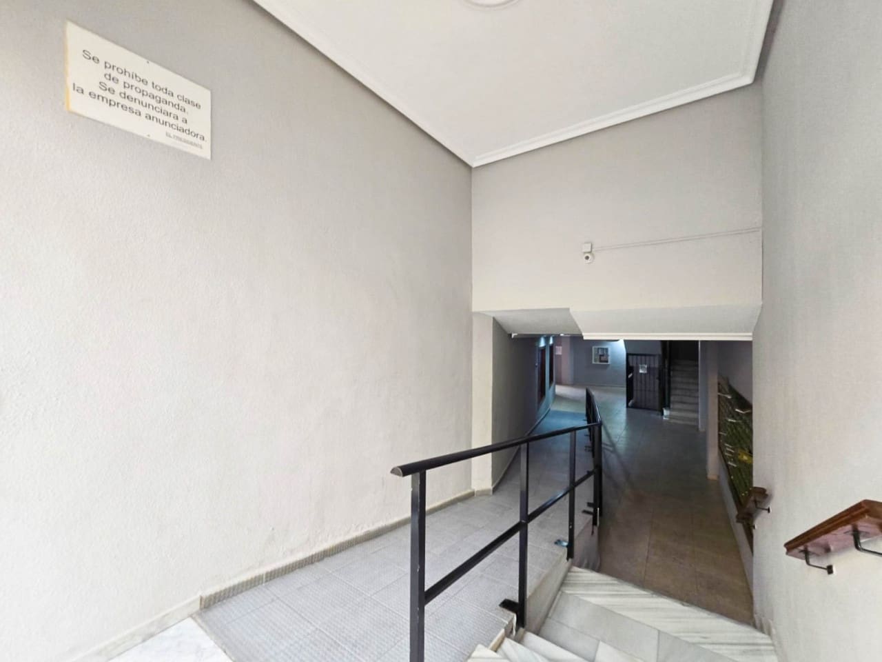 Apartment zu verkaufen in Torrevieja mit Pool - 99.500 € (Ref: 9650823)