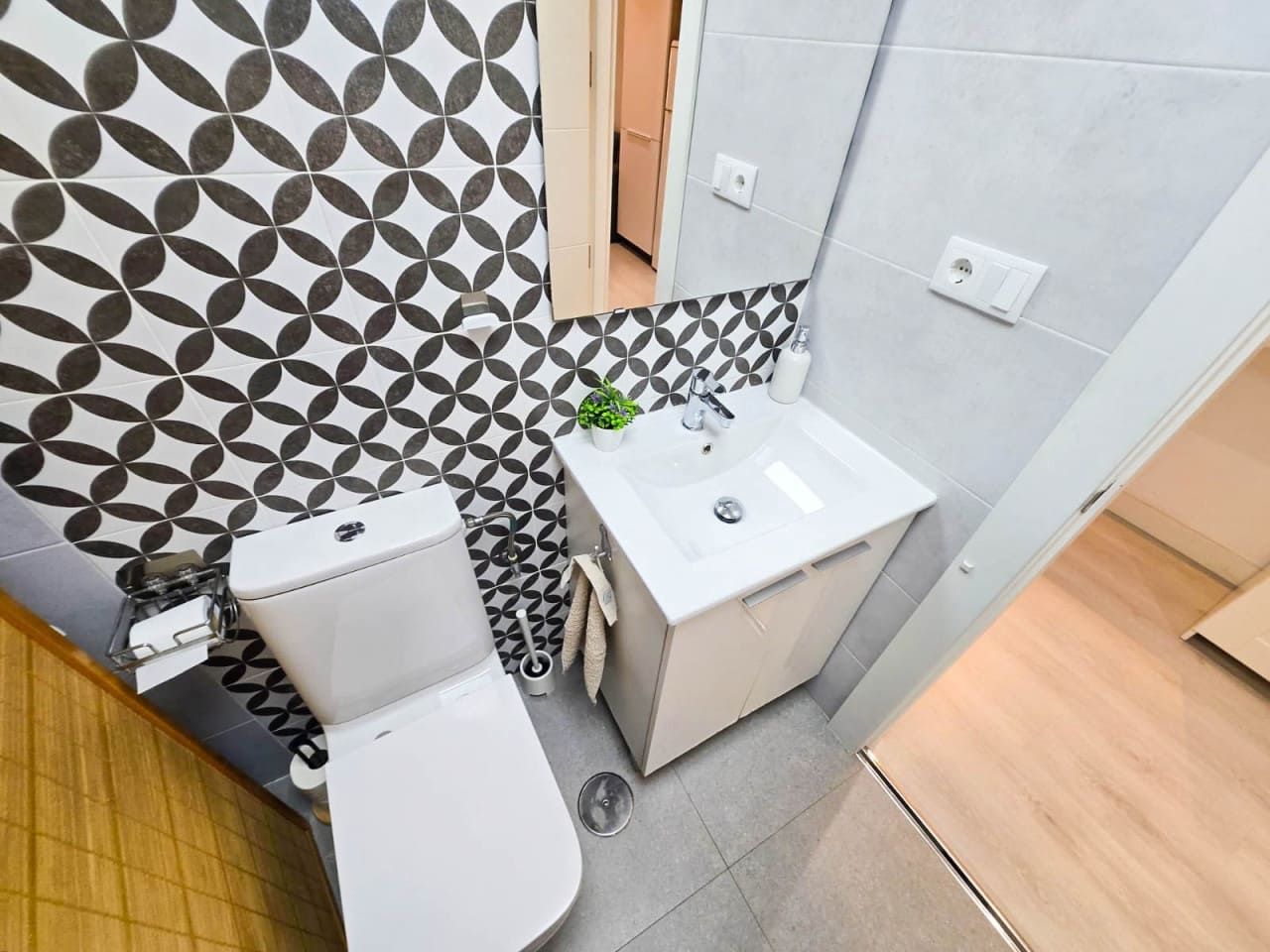 Apartment zu verkaufen in Torrevieja mit Pool - 99.500 € (Ref: 9650823)