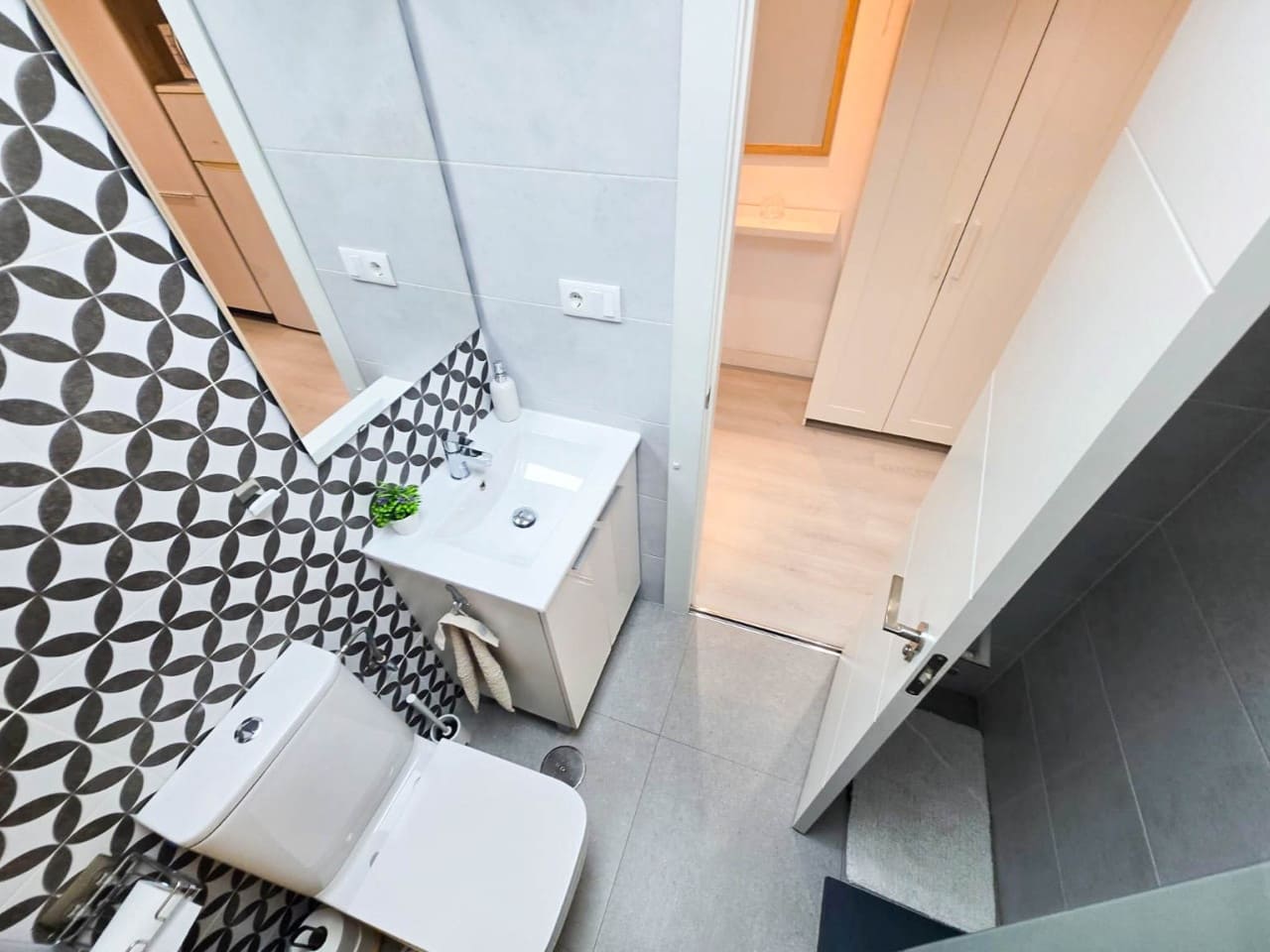 Apartment zu verkaufen in Torrevieja mit Pool - 99.500 € (Ref: 9650823)