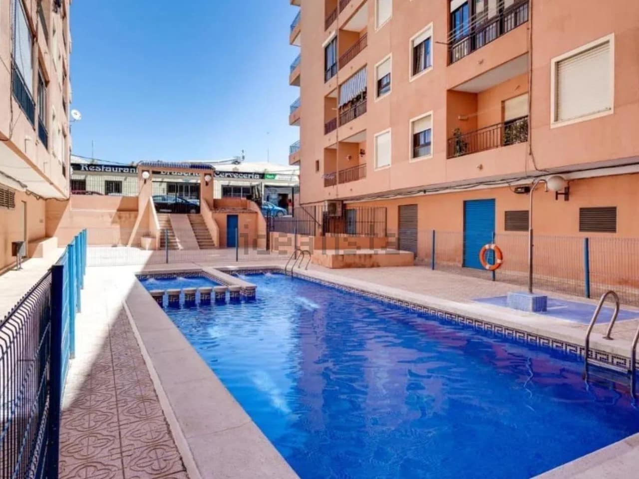 Apartment zu verkaufen in Torrevieja mit Pool - 99.500 € (Ref: 9650823)