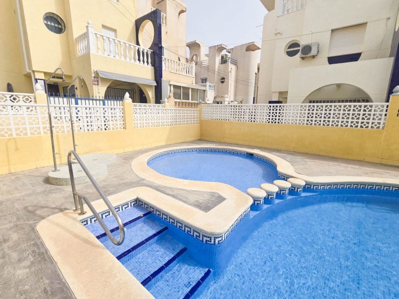3 bedroom Townhouse for sale in Torrevieja with pool - € 189,900 (Ref: 9650824)