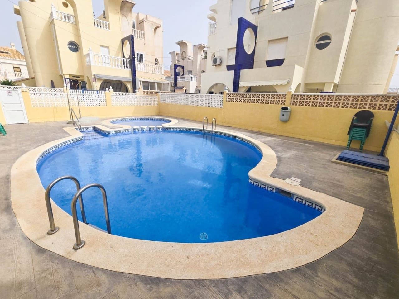 3 bedroom Townhouse for sale in Torrevieja with pool - € 189,900 (Ref: 9650824)