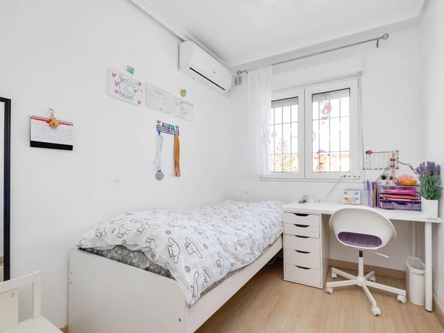 3 quarto Casa em Banda para venda em Aguas Nuevas, Torrevieja com piscina - 249 900 € (Ref: 9654308)