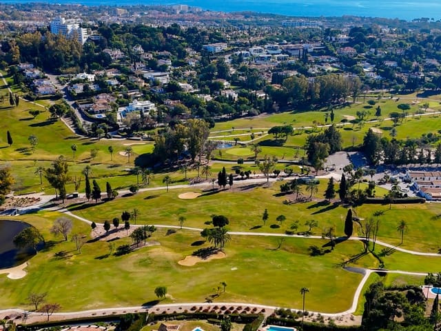 2 bedroom Apartment for sale in Cancelada, Estepona with pool garage - € 290,000 (Ref: 9669897)