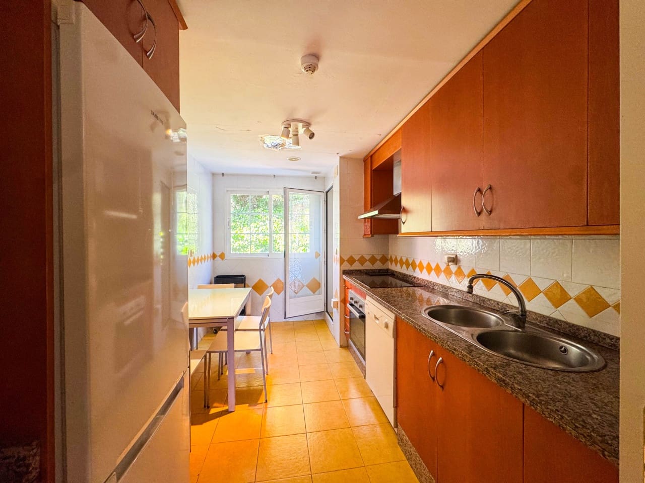 2 bedroom Apartment for sale in Marbella with pool garage - € 437,000 (Ref: 9669898)