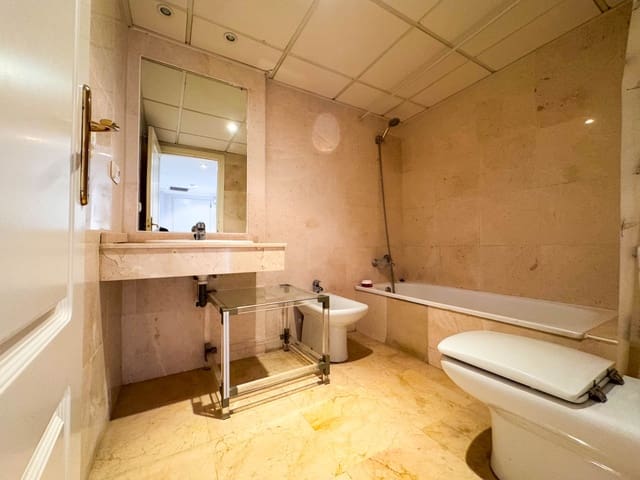 2 chambre Appartement à vendre à Río Real, Marbella avec piscine garage - 437 000 € (Ref: 9669898)