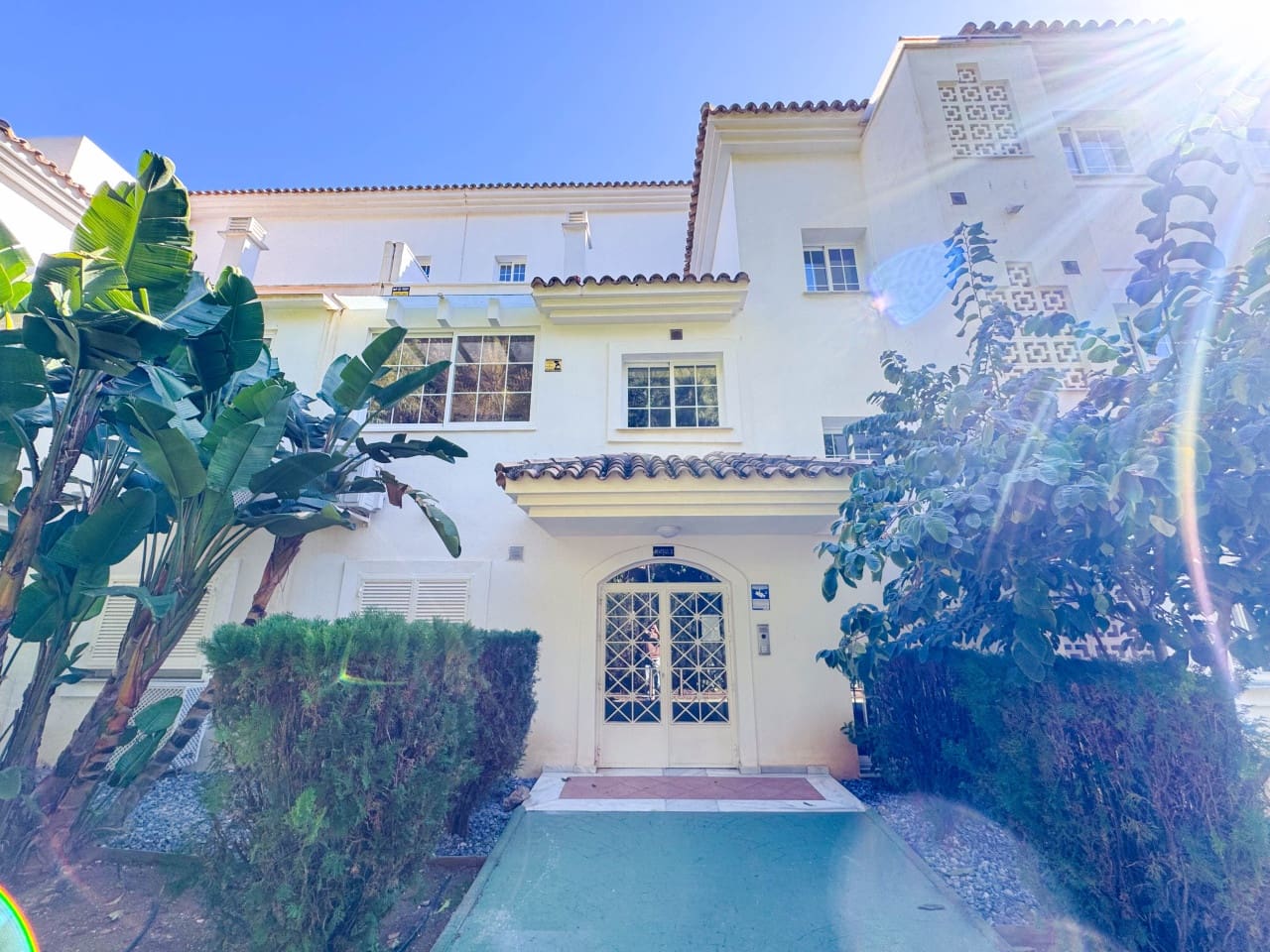 2 bedroom Apartment for sale in Marbella with pool garage - € 437,000 (Ref: 9669898)