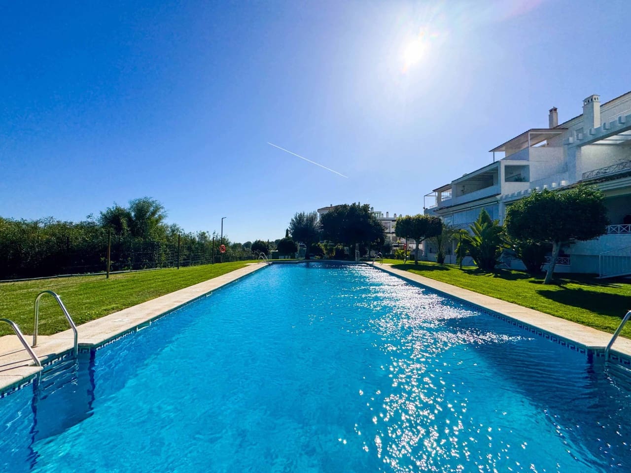2 bedroom Apartment for sale in Marbella with pool garage - € 437,000 (Ref: 9669898)