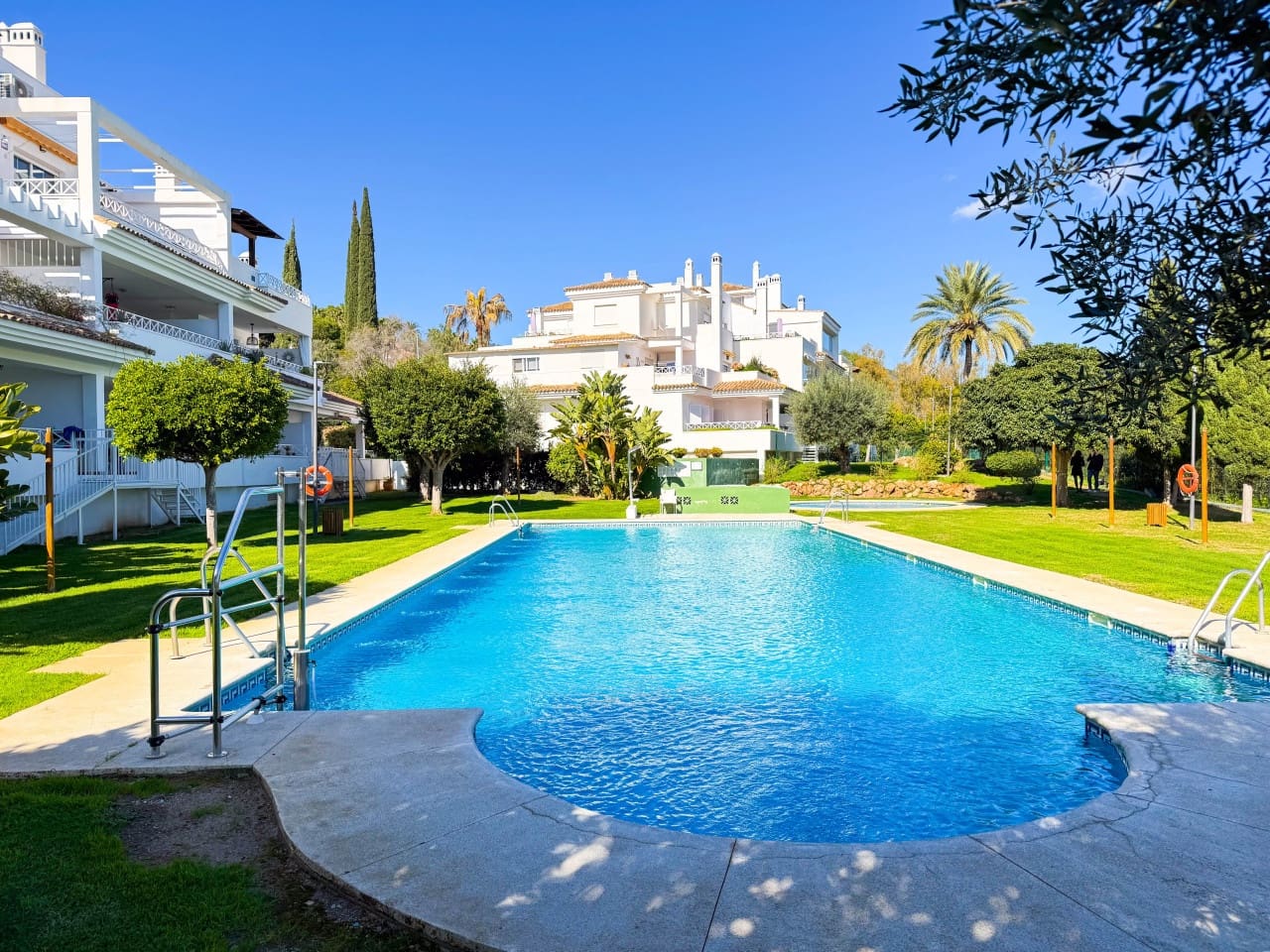 2 bedroom Apartment for sale in Marbella with pool garage - € 437,000 (Ref: 9669898)