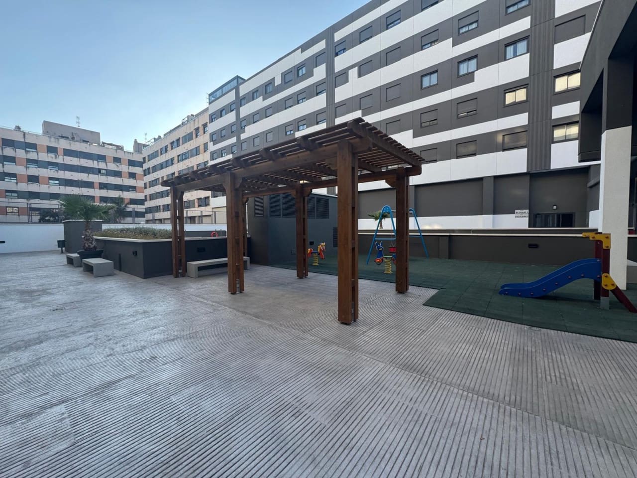 3 bedroom Apartment for sale in Alicante / Alacant city with pool garage - € 465,000 (Ref: 9671240)