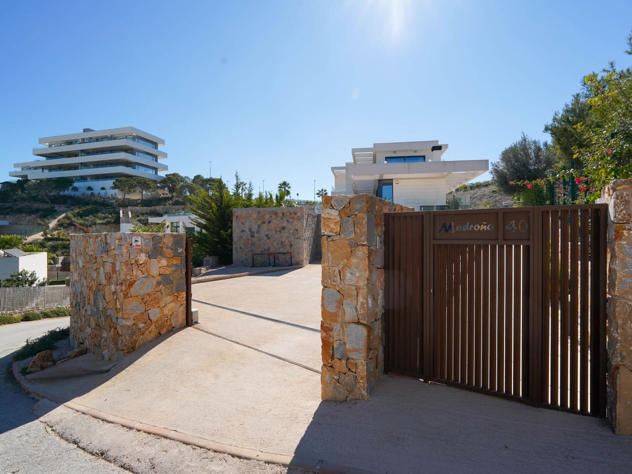 6 bedroom Villa for sale in Las Colinas Golf with pool garage - € 2,195,000 (Ref: 9705124)