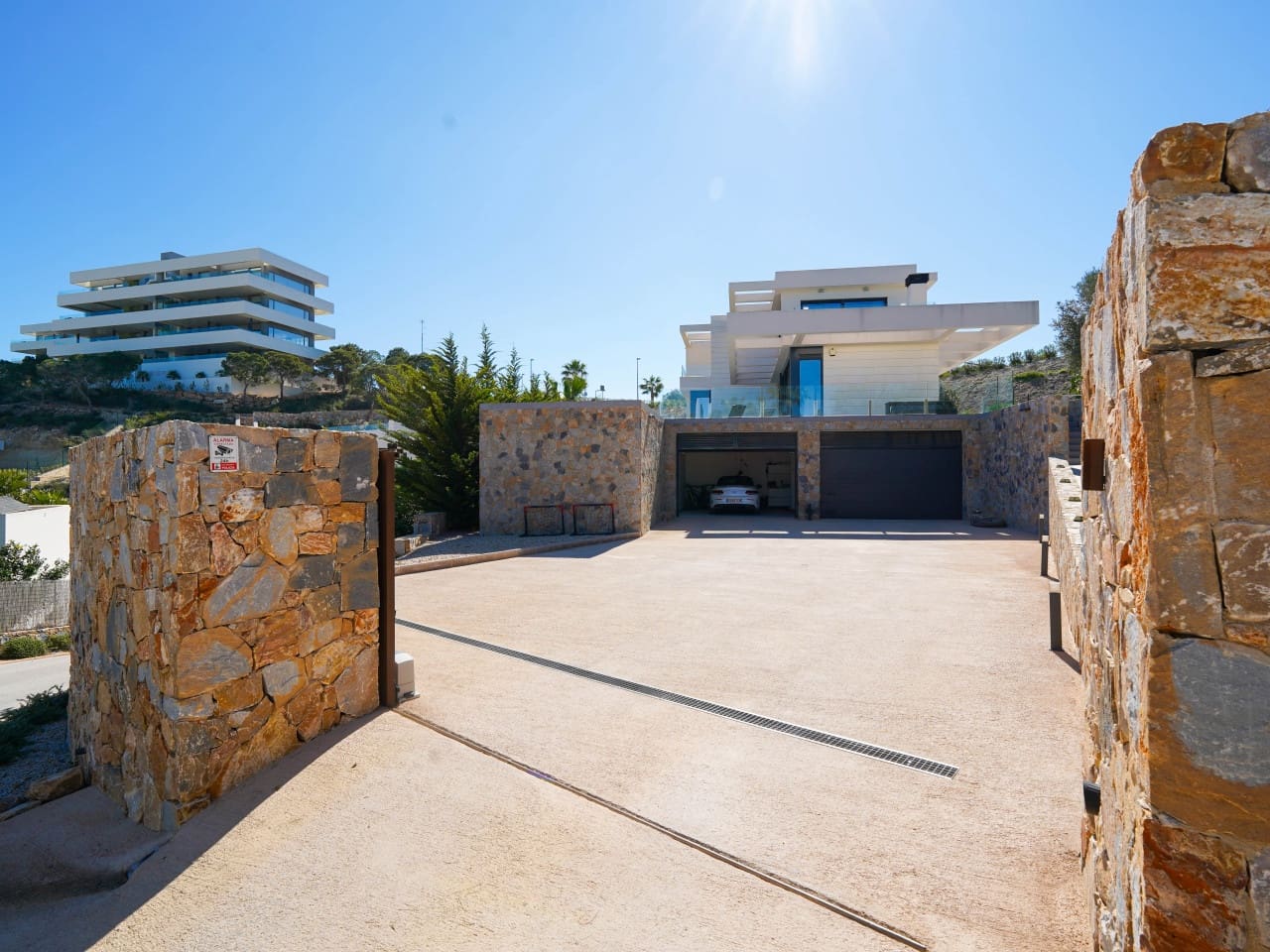 6 bedroom Villa for sale in Las Colinas Golf with pool garage - € 2,195,000 (Ref: 9705124)