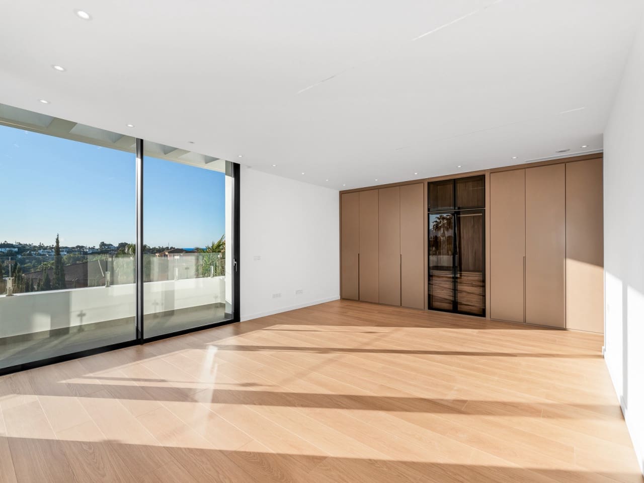 6 slaapkamer Villa te koop in El Paraiso met zwembad garage - € 4.000.000 (Ref: 9705997)