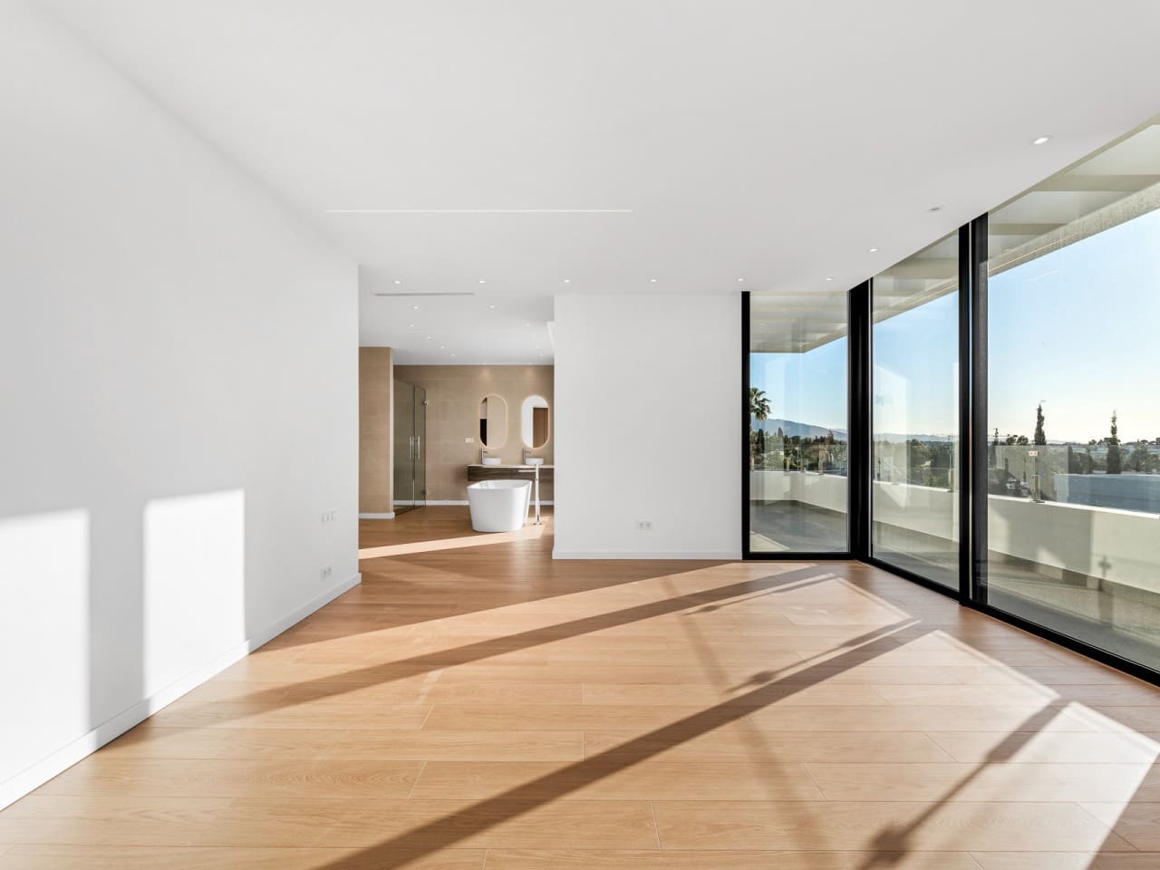 6 slaapkamer Villa te koop in El Paraiso met zwembad garage - € 4.000.000 (Ref: 9705997)