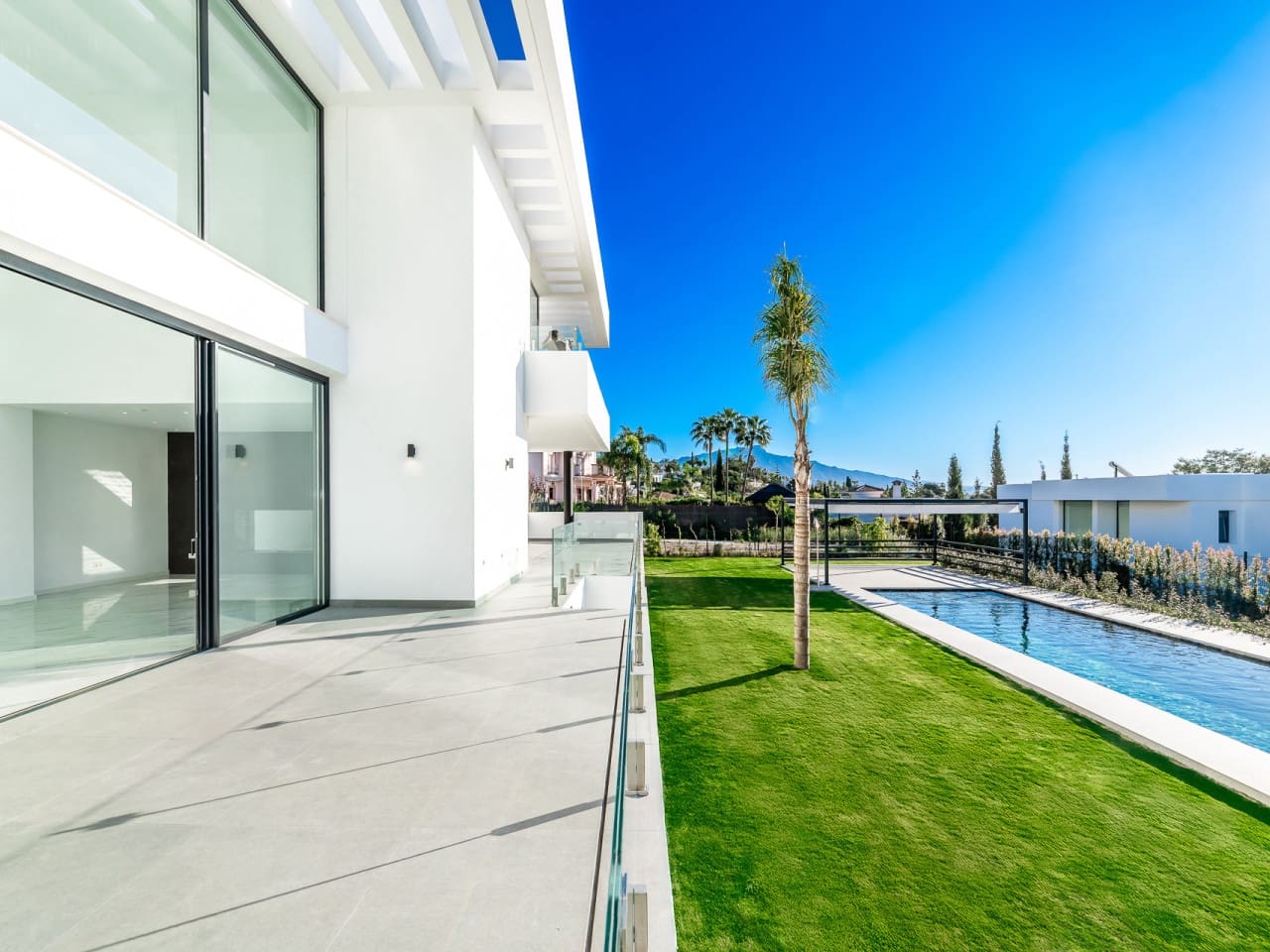 6 slaapkamer Villa te koop in El Paraiso met zwembad garage - € 4.000.000 (Ref: 9705997)