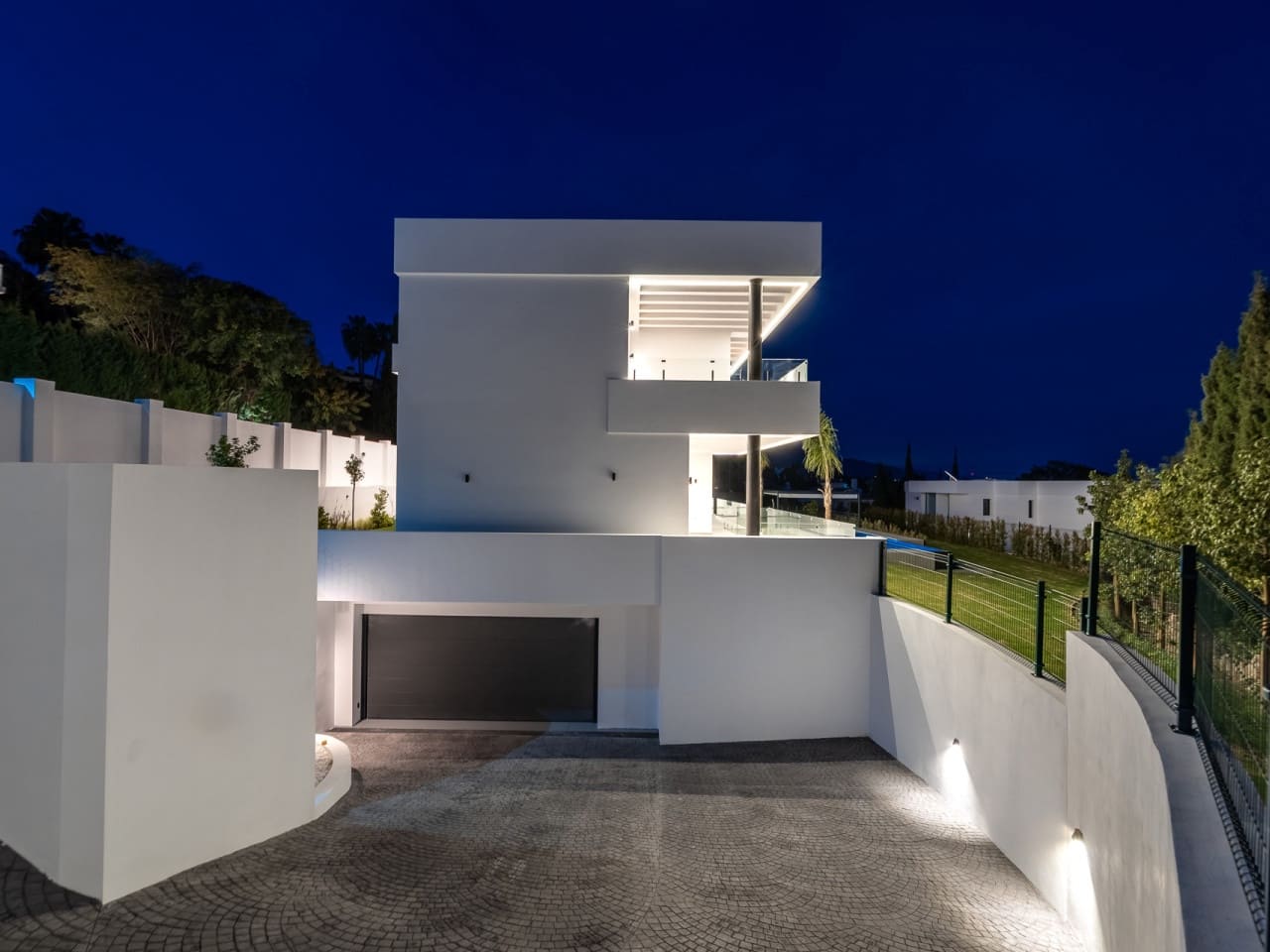 6 slaapkamer Villa te koop in El Paraiso met zwembad garage - € 4.000.000 (Ref: 9705997)