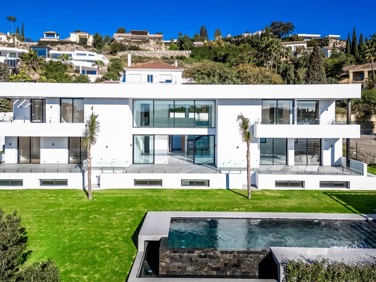 6 slaapkamer Villa te koop in El Paraiso met zwembad garage - € 4.000.000 (Ref: 9705997)