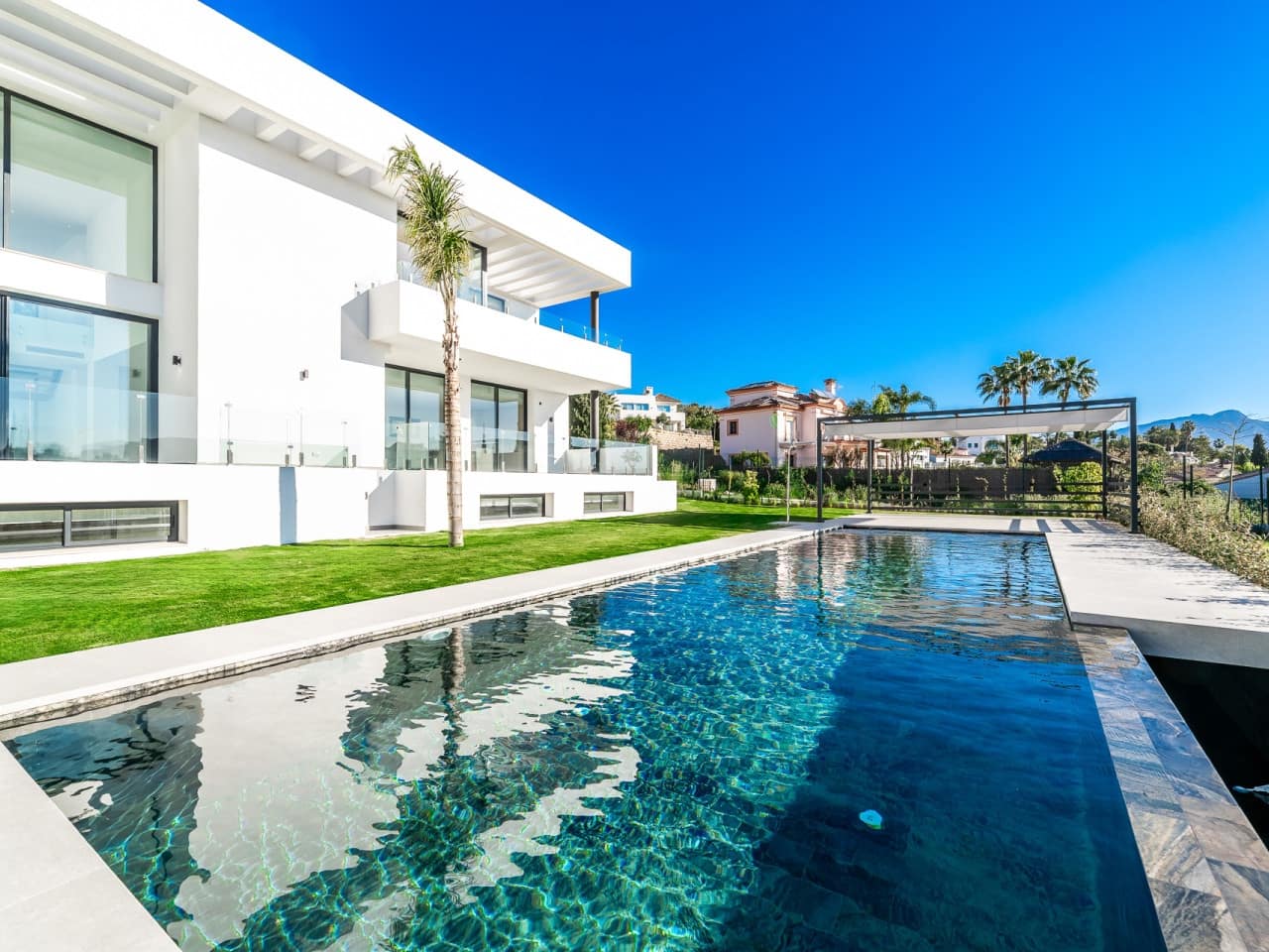 6 slaapkamer Villa te koop in El Paraiso met zwembad garage - € 4.000.000 (Ref: 9705997)