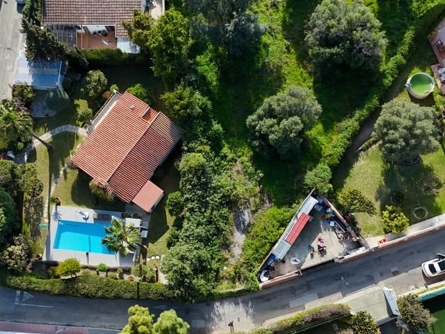 Ubebygd land til salgs i San Pedro de Alcántara Pueblo, Marbella - € 2 950 000 (Ref: 9722647)