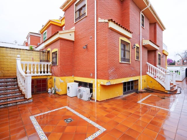 3 bedroom Villa for sale in Alhaurín de la Torre with pool - € 625,000 (Ref: 9722648)