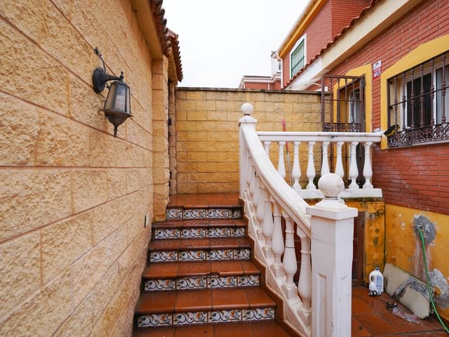 3 bedroom Villa for sale in Alhaurín de la Torre with pool - € 625,000 (Ref: 9722648)