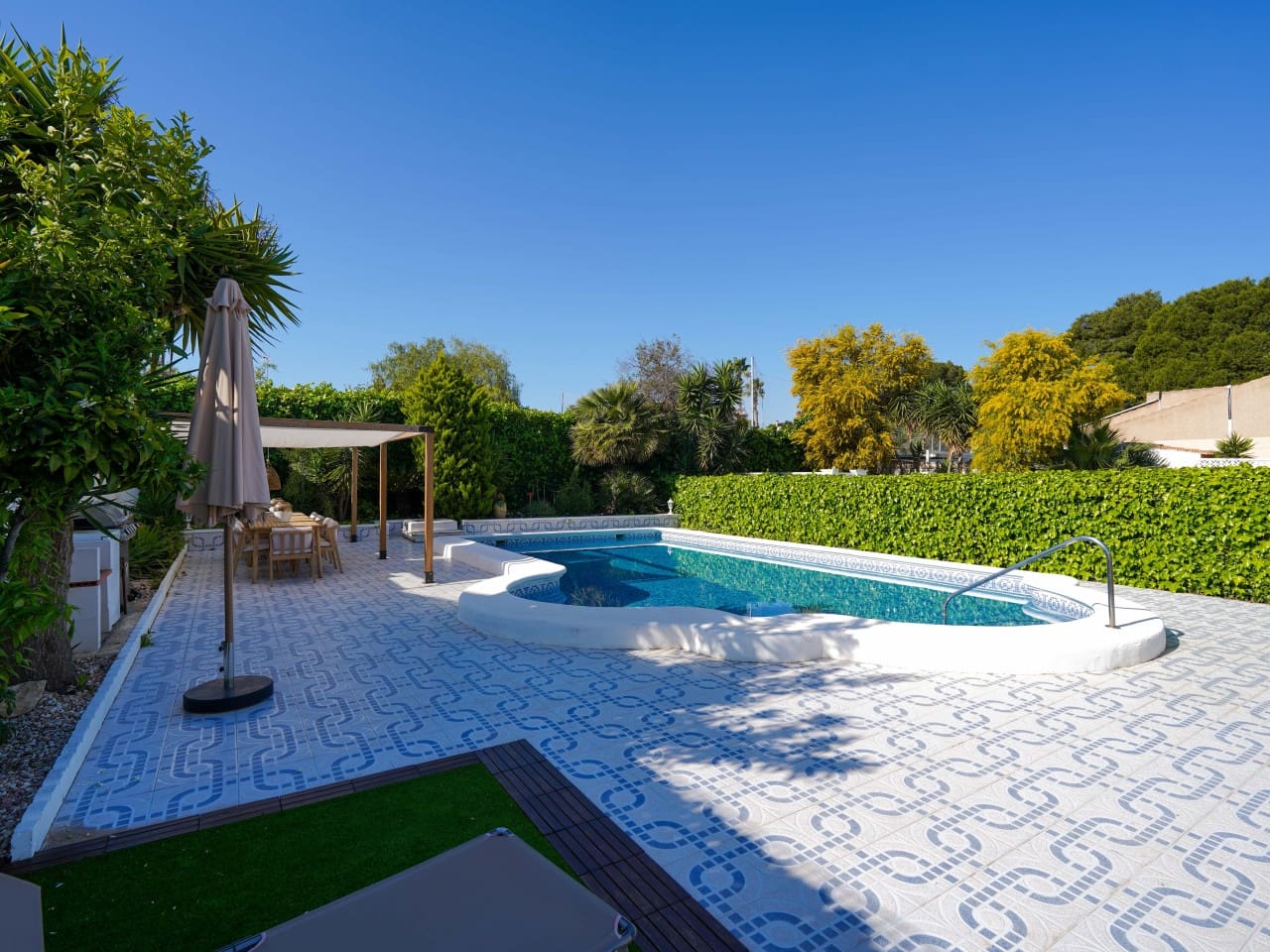 3 bedroom Villa for sale in Los Balcones with pool garage - € 399,000 (Ref: 9726204)