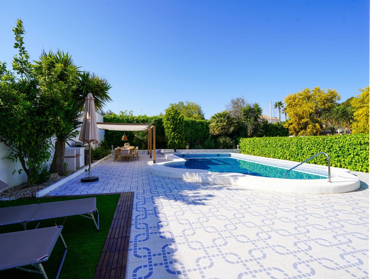 3 bedroom Villa for sale in Los Balcones with pool garage - € 399,000 (Ref: 9726204)