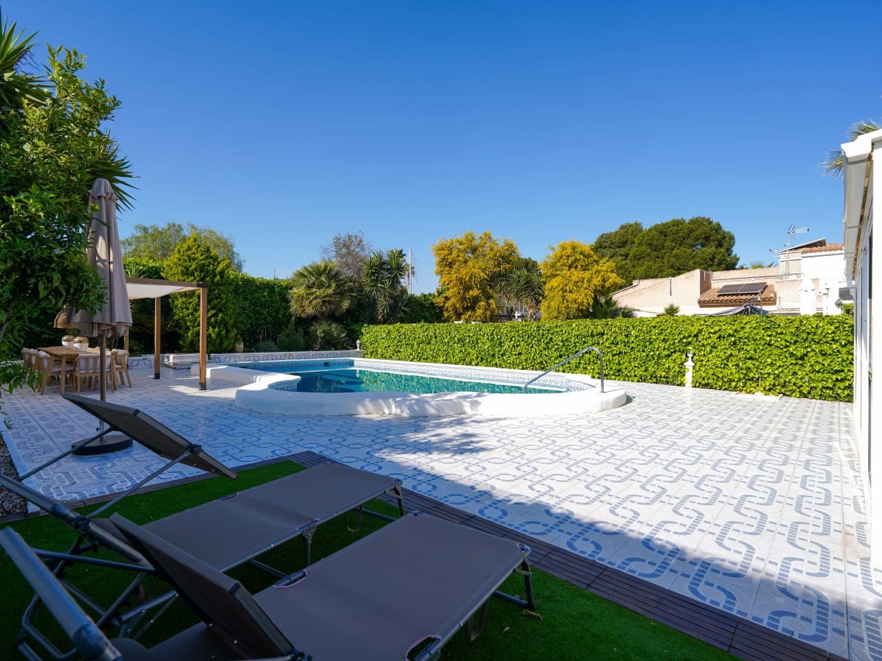 3 bedroom Villa for sale in Los Balcones with pool garage - € 399,000 (Ref: 9726204)