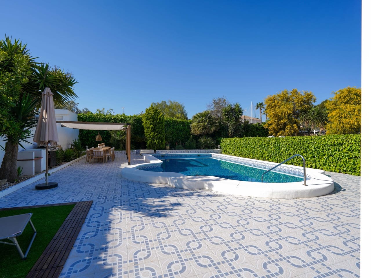 3 bedroom Villa for sale in Los Balcones with pool garage - € 399,000 (Ref: 9726204)