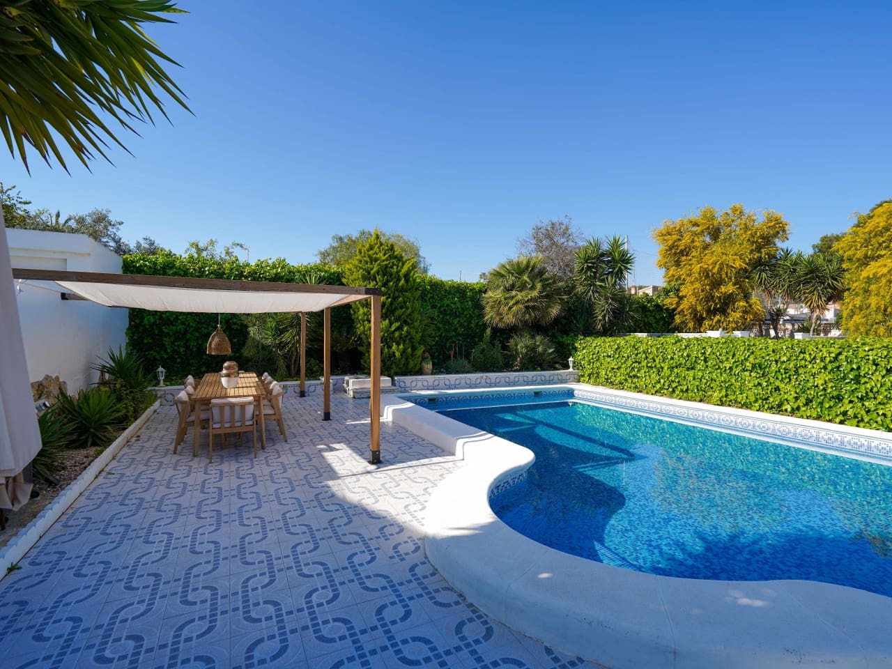 3 bedroom Villa for sale in Los Balcones with pool garage - € 399,000 (Ref: 9726204)