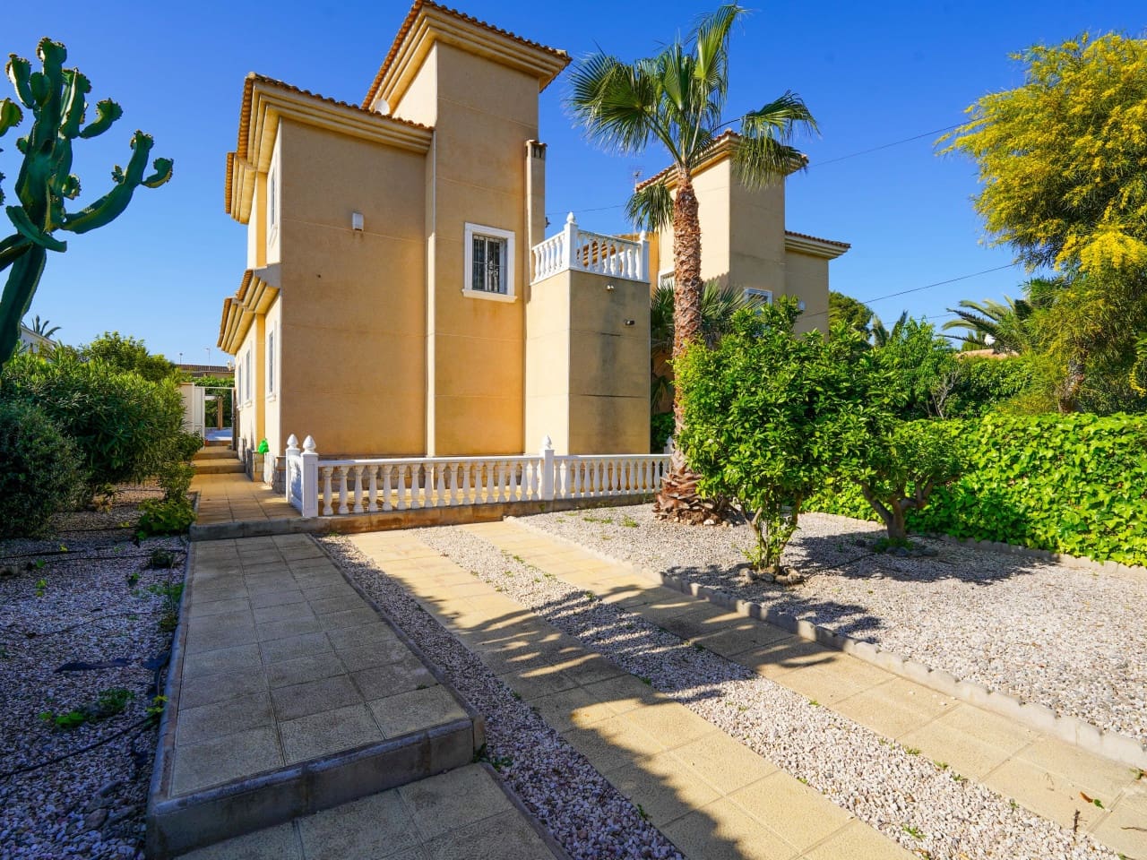 3 bedroom Villa for sale in Los Balcones with pool garage - € 399,000 (Ref: 9726204)