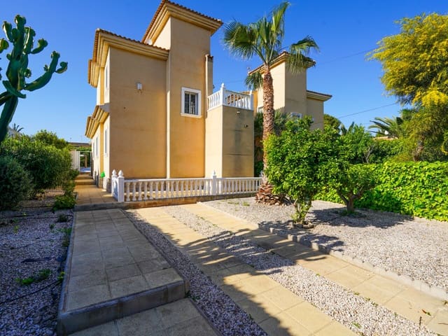 3 bedroom Villa for sale in Los Balcones with pool garage - € 399,000 (Ref: 9726204)