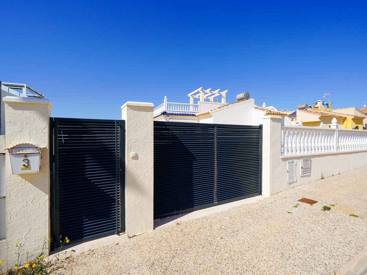 3 bedroom Villa for sale in Villamartin with pool garage - € 499,000 (Ref: 9730810)