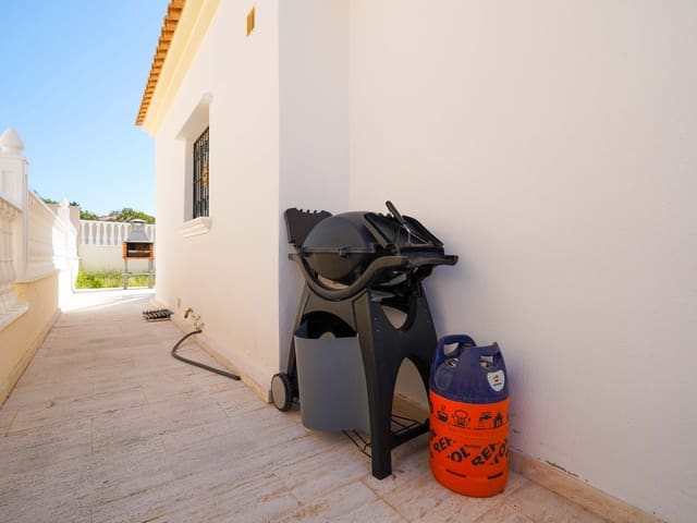 3 bedroom Villa for sale in Villamartin, Orihuela with pool garage - € 499,000 (Ref: 9730810)