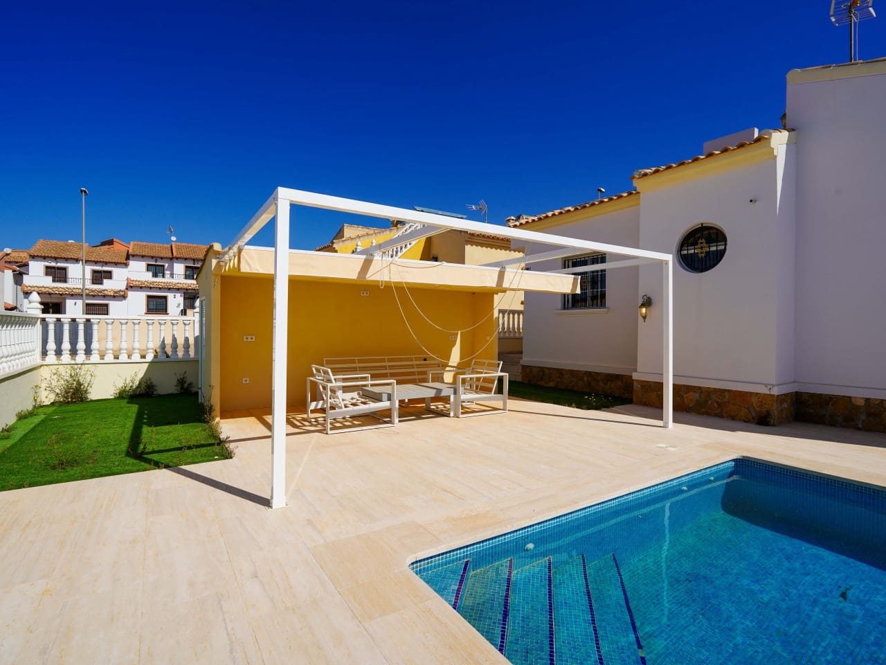 3 bedroom Villa for sale in Villamartin with pool garage - € 499,000 (Ref: 9730810)