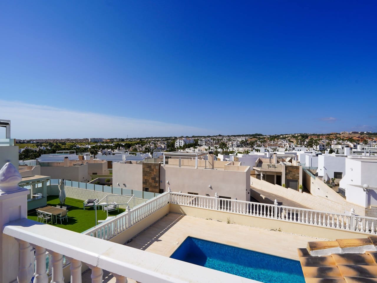 3 bedroom Villa for sale in Villamartin with pool garage - € 499,000 (Ref: 9730810)