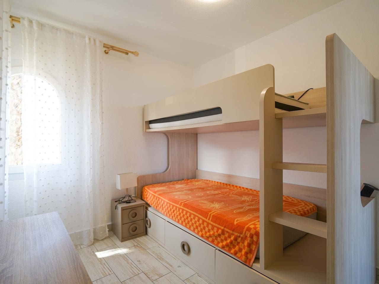 Apartamento de 2 habitaciones en Torrevieja en venta con piscina - 240.000 € (Ref: 9740075)