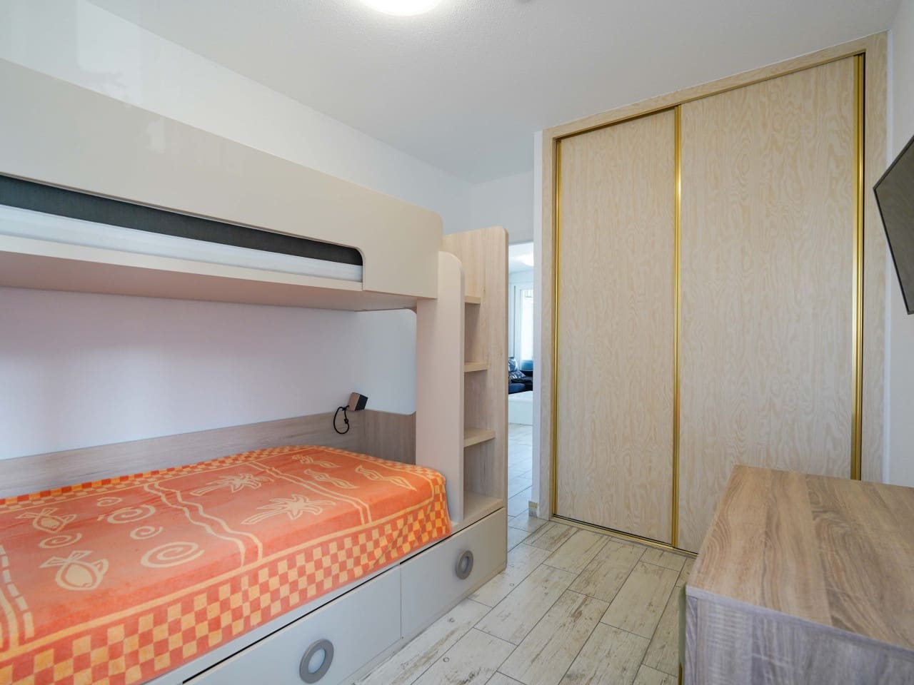 Apartamento de 2 habitaciones en Torrevieja en venta con piscina - 240.000 € (Ref: 9740075)