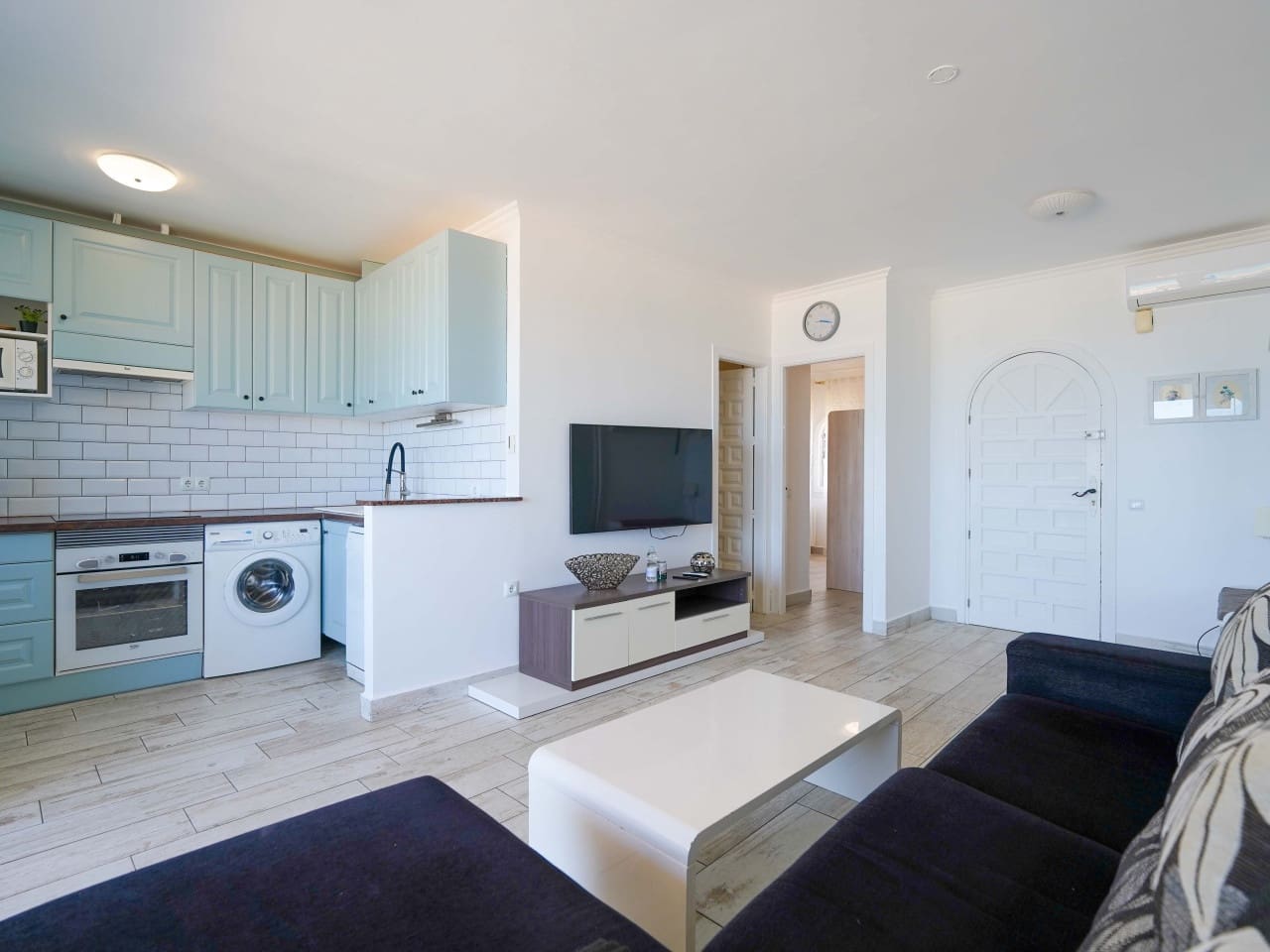 Apartamento de 2 habitaciones en Torrevieja en venta con piscina - 240.000 € (Ref: 9740075)