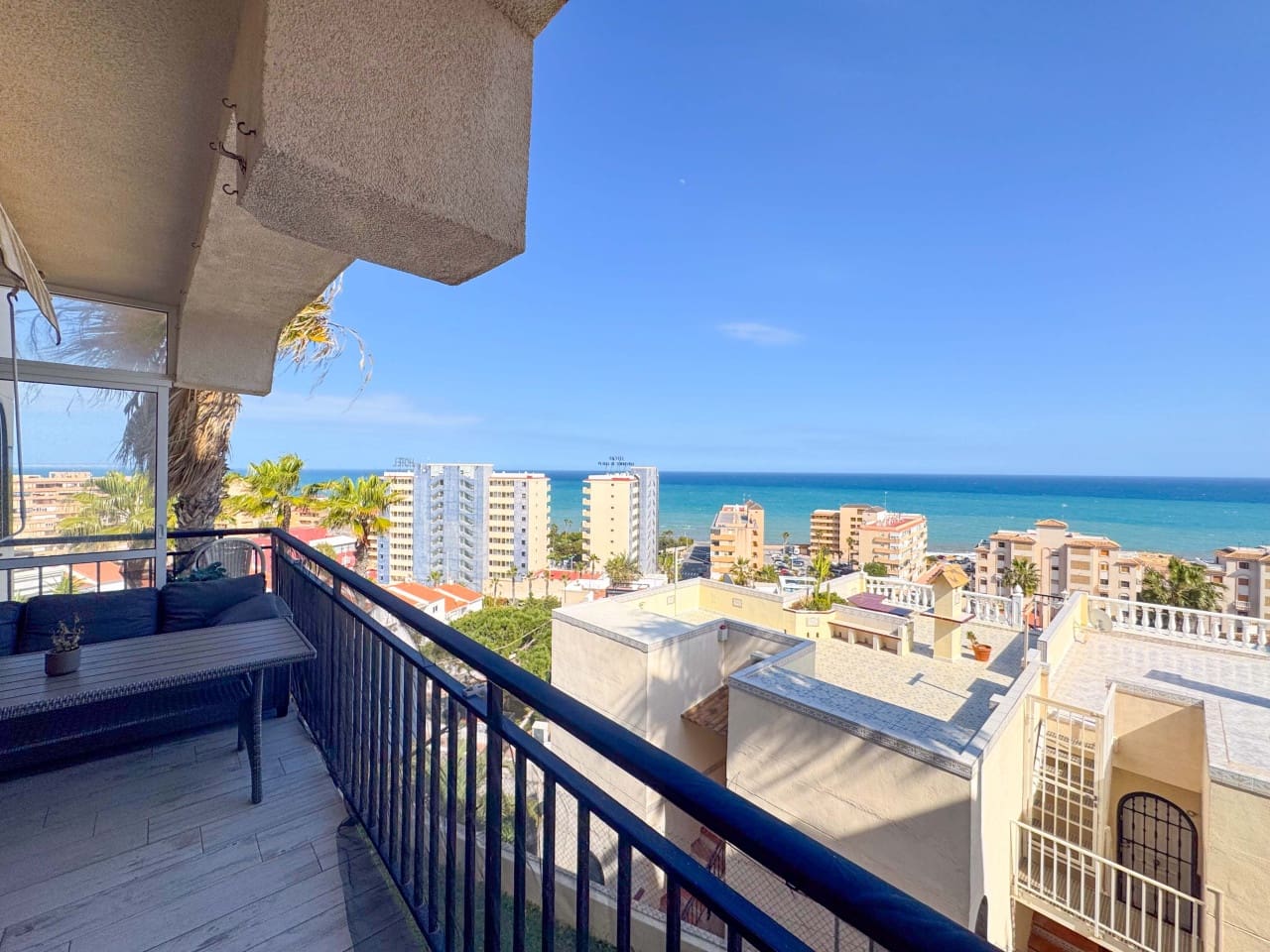 Apartamento de 2 habitaciones en Torrevieja en venta con piscina - 240.000 € (Ref: 9740075)