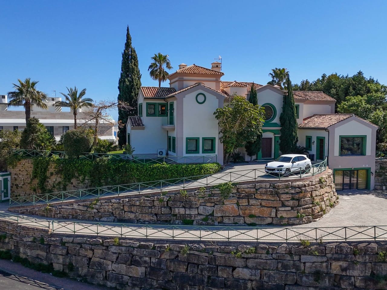 5 quarto Moradia para venda em New Golden Mile com piscina garagem - 20 000 € (Ref: 9743103)