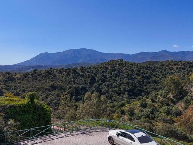 5 soverom Villa til salgs i La Concha - Resina Golf, Estepona med svømmebasseng garasje - € 20 000 (Ref: 9743103)