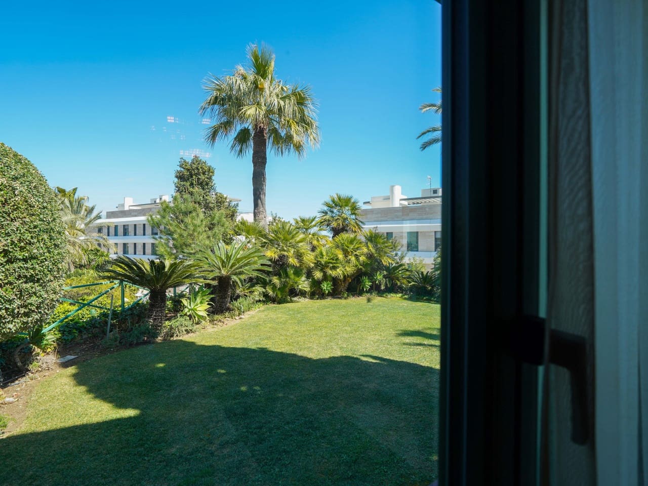 5 quarto Moradia para venda em New Golden Mile com piscina garagem - 20 000 € (Ref: 9743103)