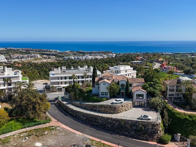 5 soverom Villa til salgs i La Concha - Resina Golf, Estepona med svømmebasseng garasje - € 20 000 (Ref: 9743103)