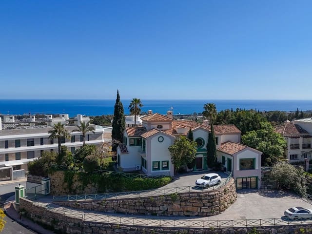 5 soverom Villa til salgs i La Concha - Resina Golf, Estepona med svømmebasseng garasje - € 20 000 (Ref: 9743103)