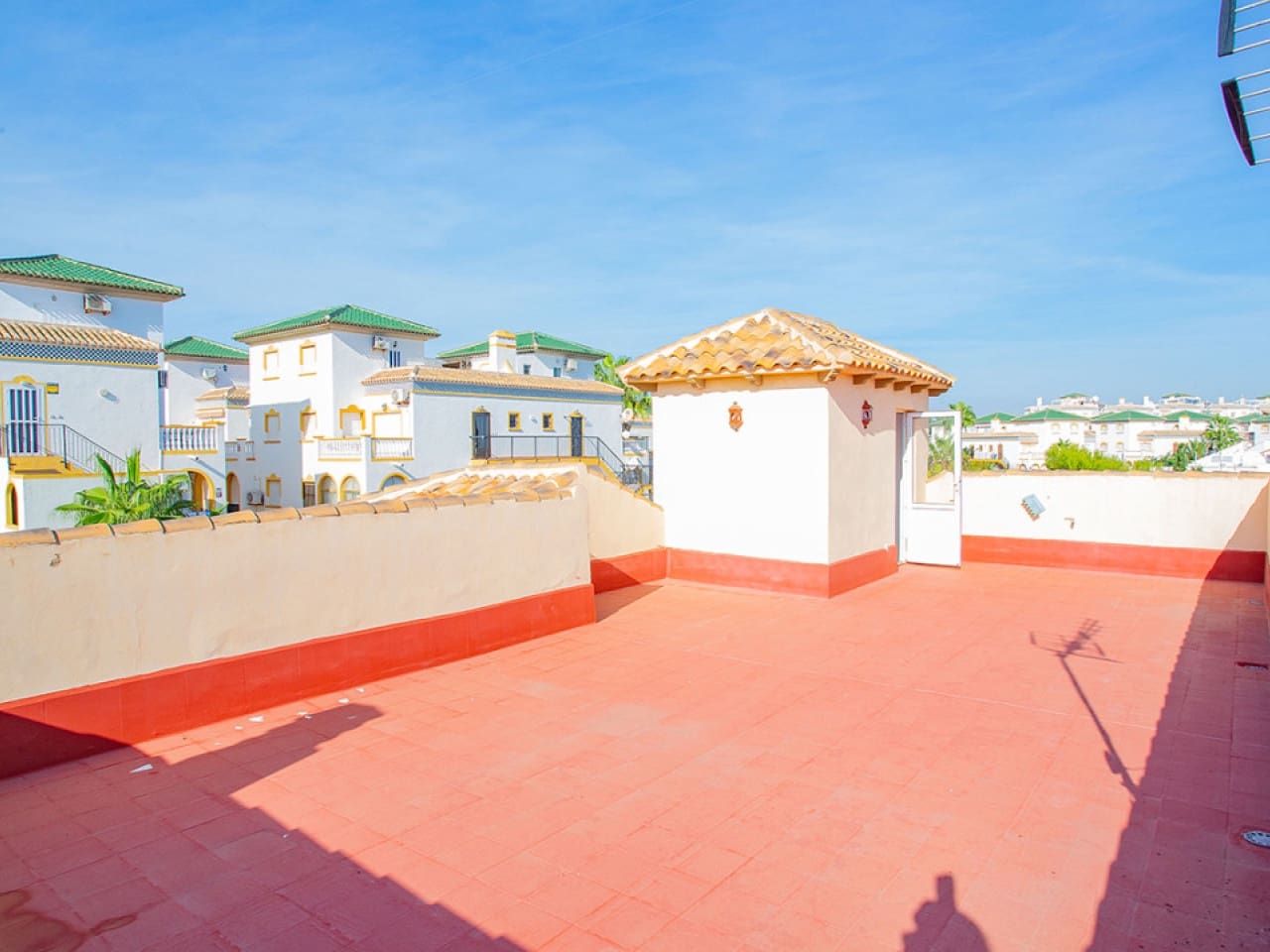 4 sypialnia Willa na sprzedaż w Torrevieja z basenem garażem - 859 000 € (Ref: 9743188)